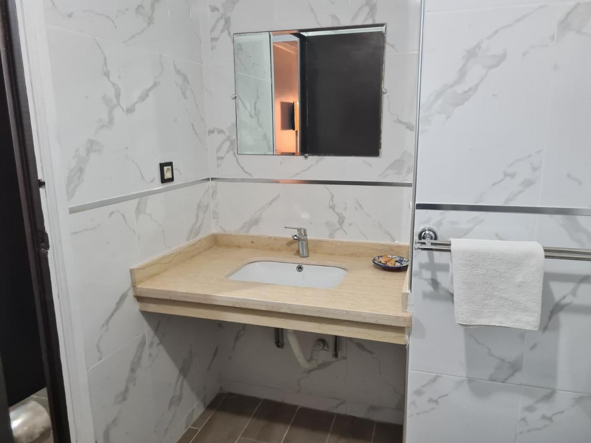 Hotel Lixus Надор Екстериор снимка